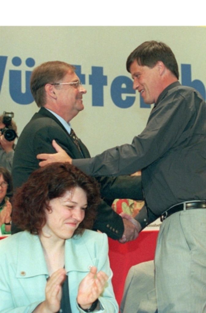 Eine Aufnahme aus dem Jahr 1997 zeigt Ute Vogt als stellvertretende Landesvorsitzende der SPD; rechts ist Ulrich Maurer zu sehen, der damals zum baden-württembergischen SPD-Landesvorsitzenden gewählt wurde. Zwei Jahre später wurde sie zur Landesvorsitzenden gekürt.