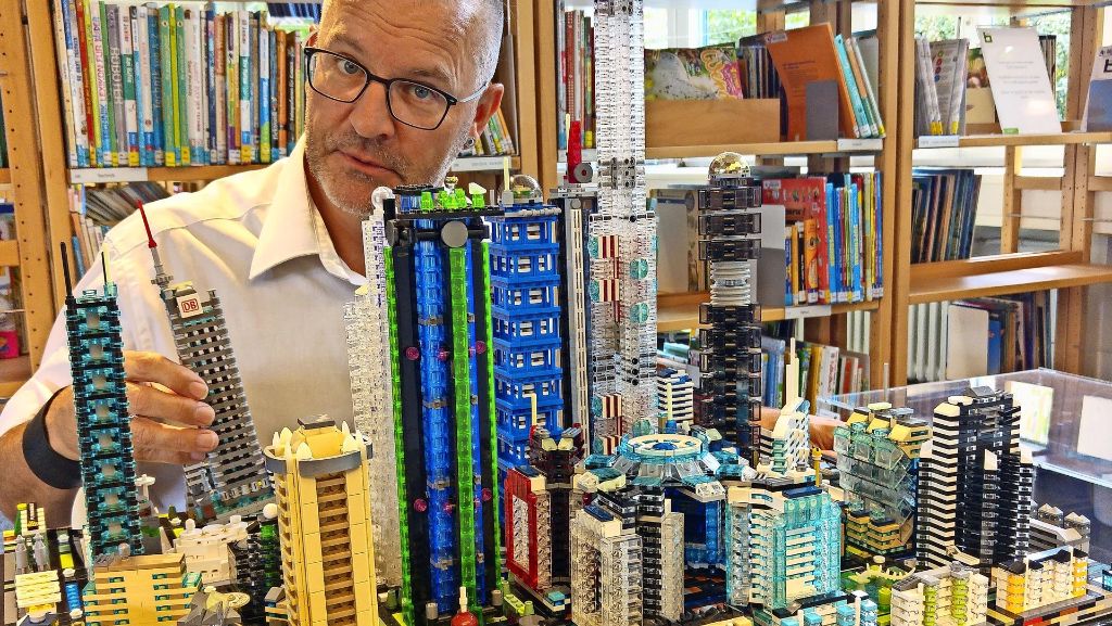 Ausstellung in Stuttgart: Lego-Kunstwerke mitten in der Bücherwelt