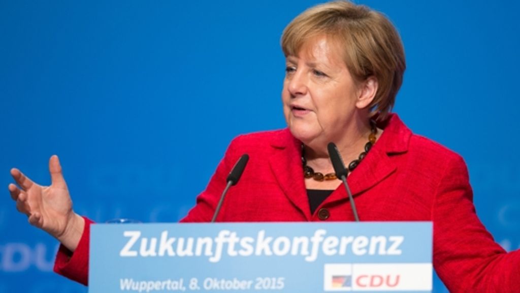 Angela Merkel in Wuppertal: Von  Parteifreunden umzingelt