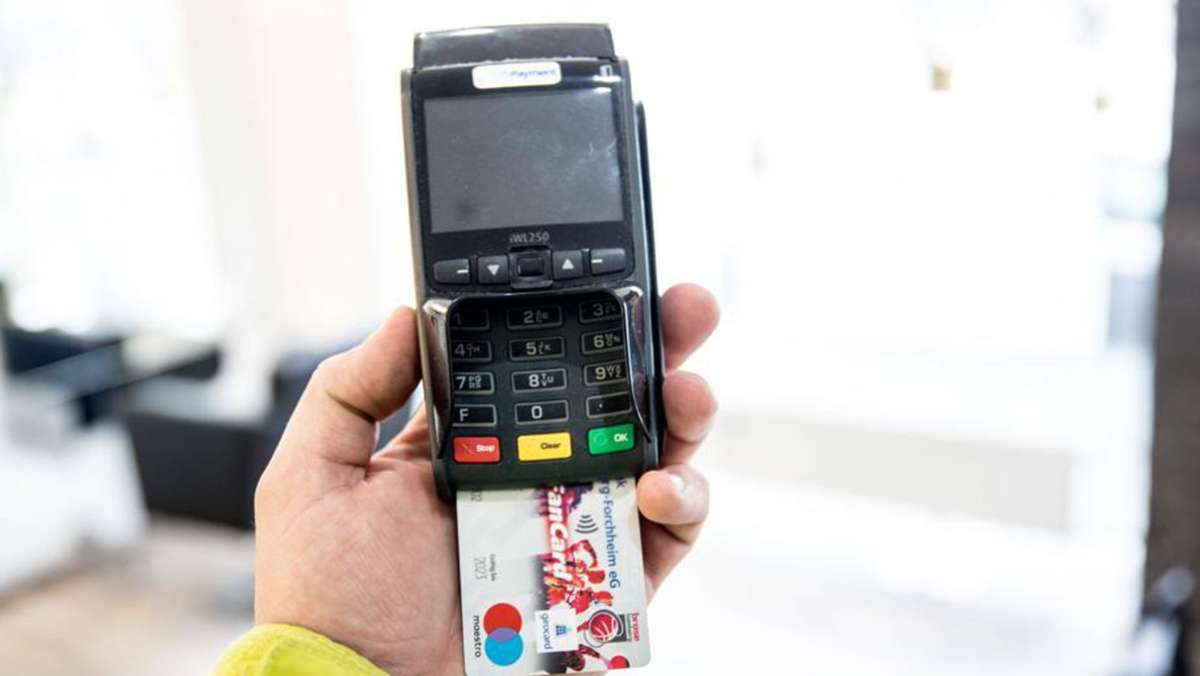 Girocard, Debitkarte und Kreditkarte: Mit welcher Karte kann ich wo bezahlen?