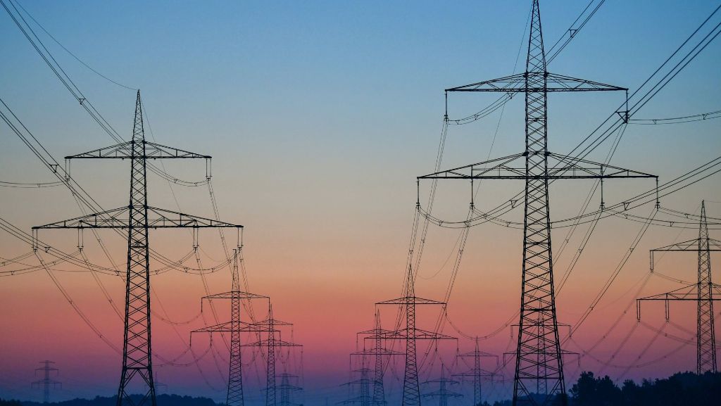 Sondergutachten der Monopolkommission: Marktmacht der Energiekonzerne nimmt ab