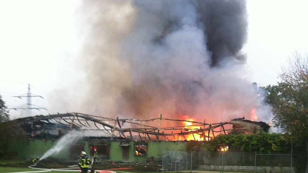 Sport-Insel zerstört: Sportanlage in Stuttgart-Vaihingen brennt völlig nieder