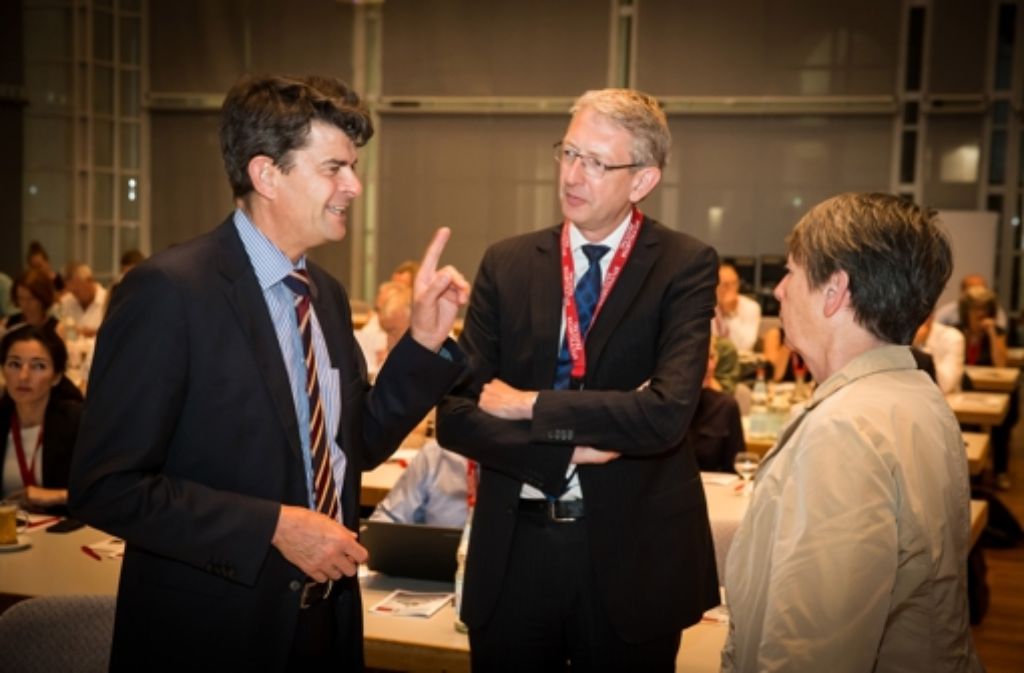 Der Siemens-Deutschland-CEO Martin Siegers, Joachim Dorfs und Barbara Hendricks im Gespräch