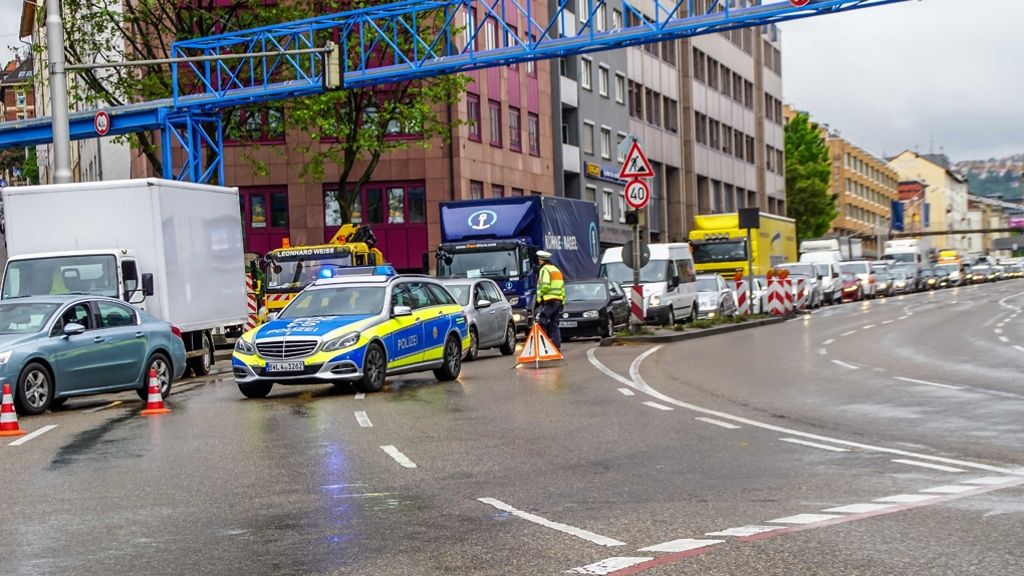 Unfall am Neckartor in Stuttgart: Fußgänger schwer verletzt