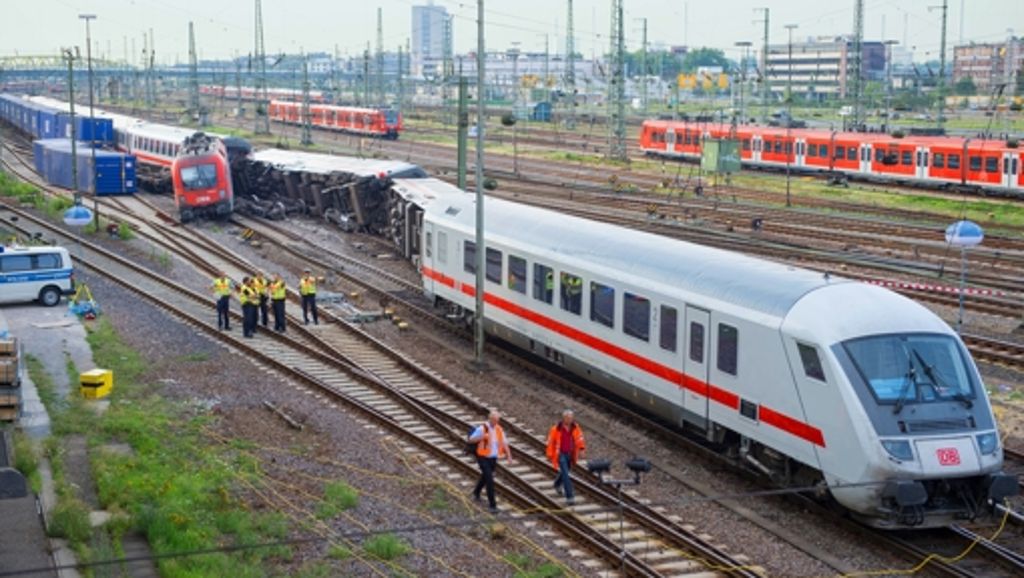 Folgen des Zugunglücks in Mannheim: Gewerkschaft EVG stellt Strafanzeige