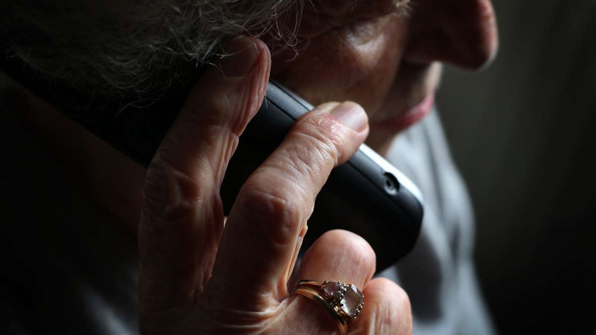 Telefonbetrug in der Region Stuttgart: Seniorin übergibt Betrügern 50 000 Euro