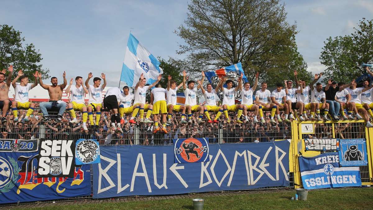 Stuttgarter Kickers beim SSV Reutlingen: Meister  Kickers spielt  0:0 an der Kreuzeiche und feiert