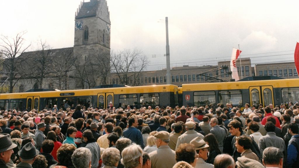 Linie 1  in Fellbach: 1986 fuhr in Fellbach die erste Stadtbahn ein