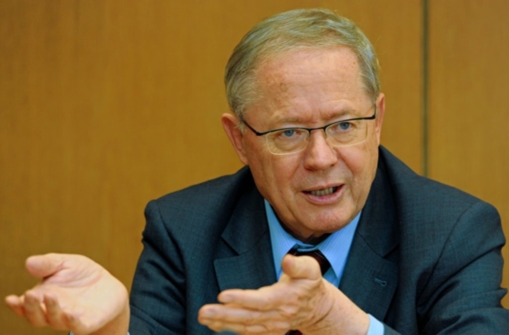 Vorsitzender des Untersuchungsausschusses zum EnBW-Deal ist der Christdemokrat Ulrich Müller. Das 15-köpfige Gremium wurde im November 2011, also etwa ein Jahr nach dem Zustandekommen des Aktiengeschäfts, eingesetzt. Er soll die Details und Umstände klären, unter denen das Geschäft geschlossen wurde.