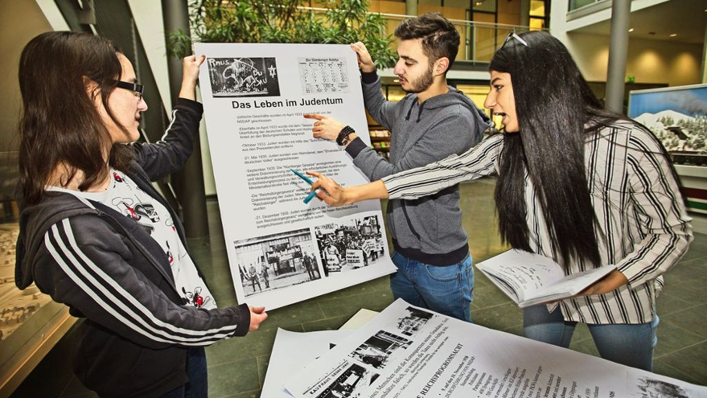 Ausstellung im Göppinger Rathaus: Jugendliche arbeiten gegen das Vergessen