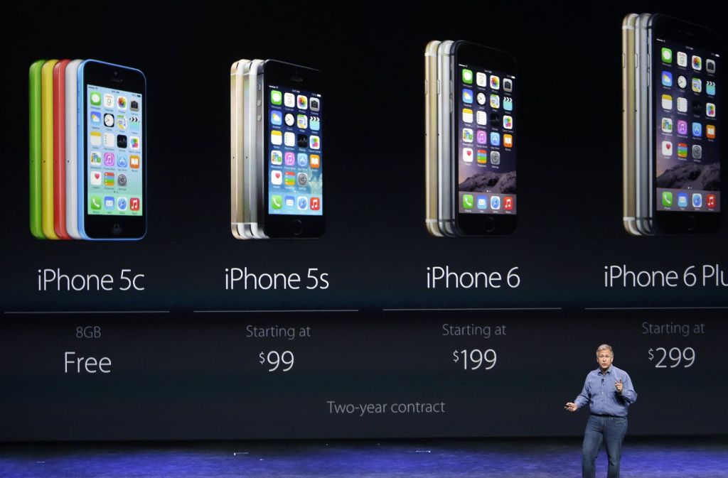 Je größer die iPhones, desto teurer wurden sie. Am 9. September 2014 stellte Phil Schiller, Apple’s senior vice president of worldwide product marketing, die Preise für die neuen iPhones 6 und 6 Plus vor.