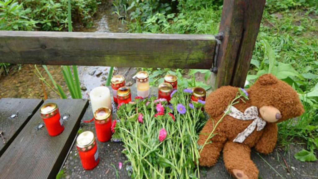Getöteter Bub aus Freiburg: Familie nimmt Abschied von Armani