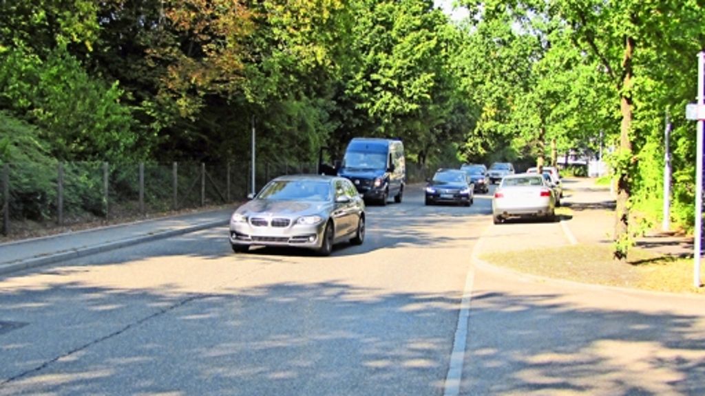 Schemppstraße in Riedenberg: Ärger über parkende Fahrzeuge