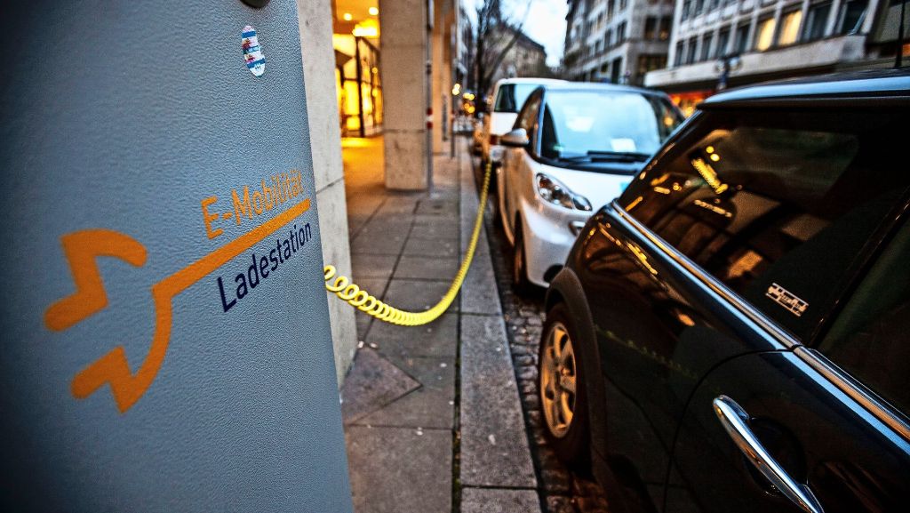 Zwei Redakteure aus Stuttgart berichten: Wie fährt es sich mit einem E-Auto?
