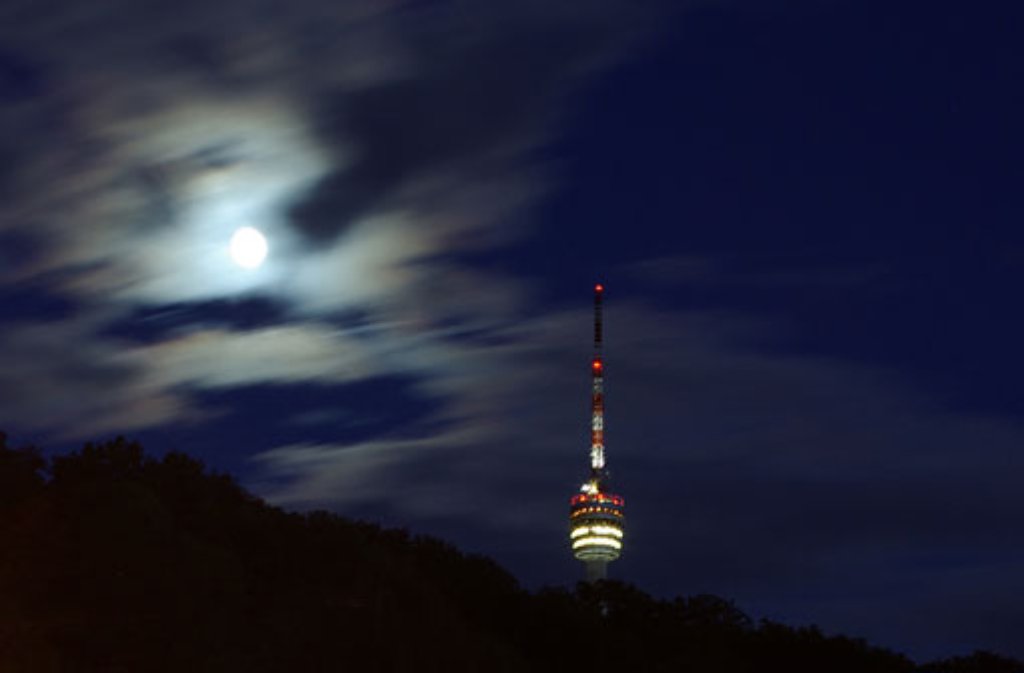 Stuttgart bei Nacht: Der Fernsehturm
