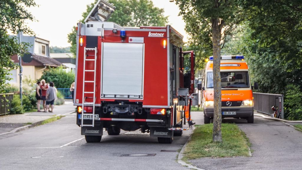 Schule in Herrenberg: Dach fängt Feuer