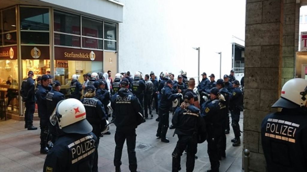 Polizeieinsatz in Stuttgart: 1000 Demonstranten gegen die PKK