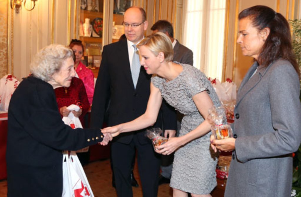 Doch Charlène repräsentiert bei weitem nicht nur die Jet-Set-Seite Monacos: Sie engagiert sich in unzähligen Wohltätigkeitsorganisationen und hat bereits ihre eigene Stiftung ins Leben gerufen: Die "Princess Charlène of Monaco Foundation" kümmert sich um Kinder.