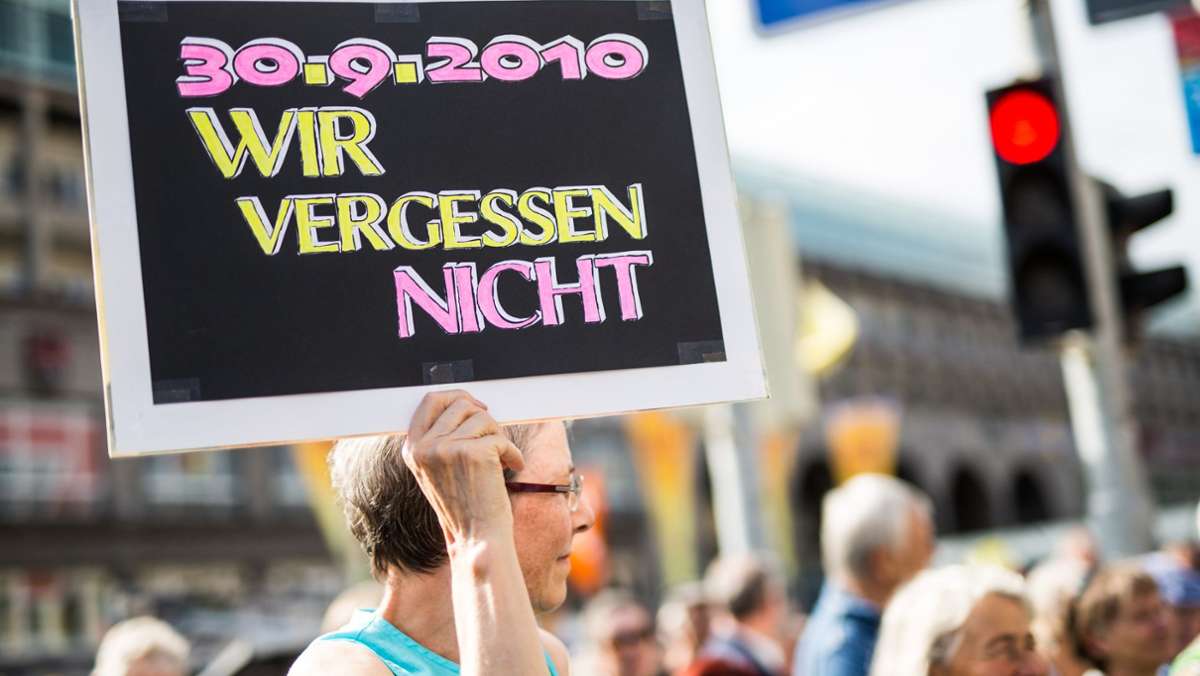 Zehn Jahre Schwarzer Donnerstag: Digitale Podiumsdiskussion arbeitet Polizeieinsatz in Stuttgart auf