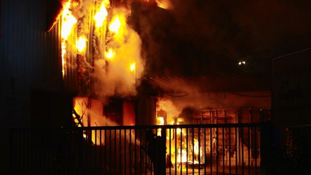 Brand in Schwaikheim: Großbrand in Wäscherei – Ursache  unklar