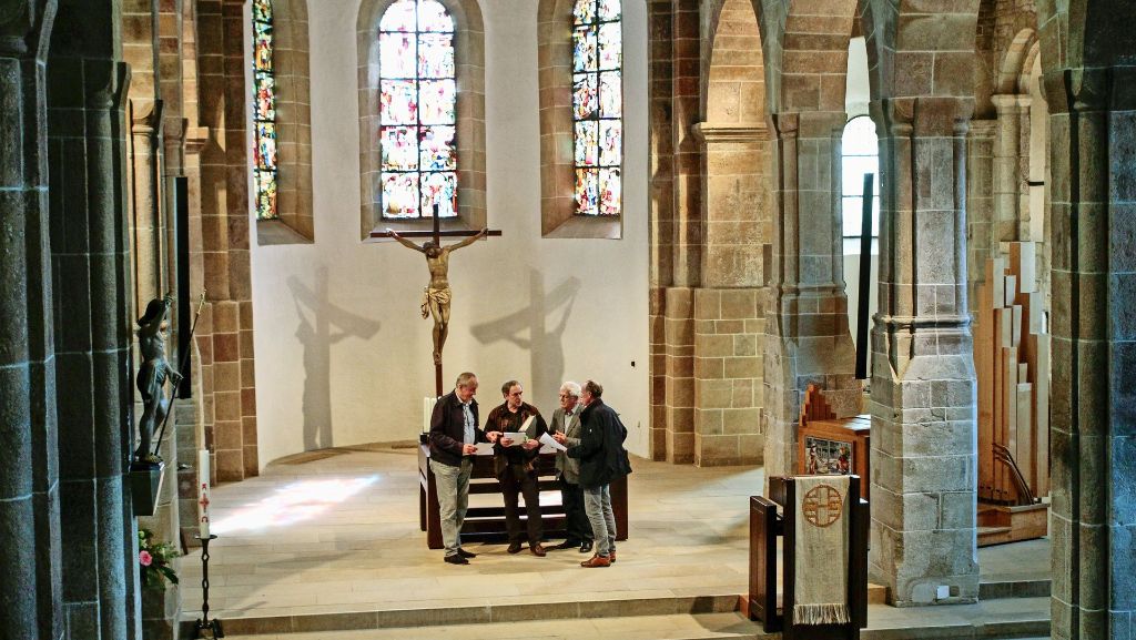 Sindelfingen: Renovierung der Martinskirche: Der linke Arm der Jesusfigur ist wieder stabil