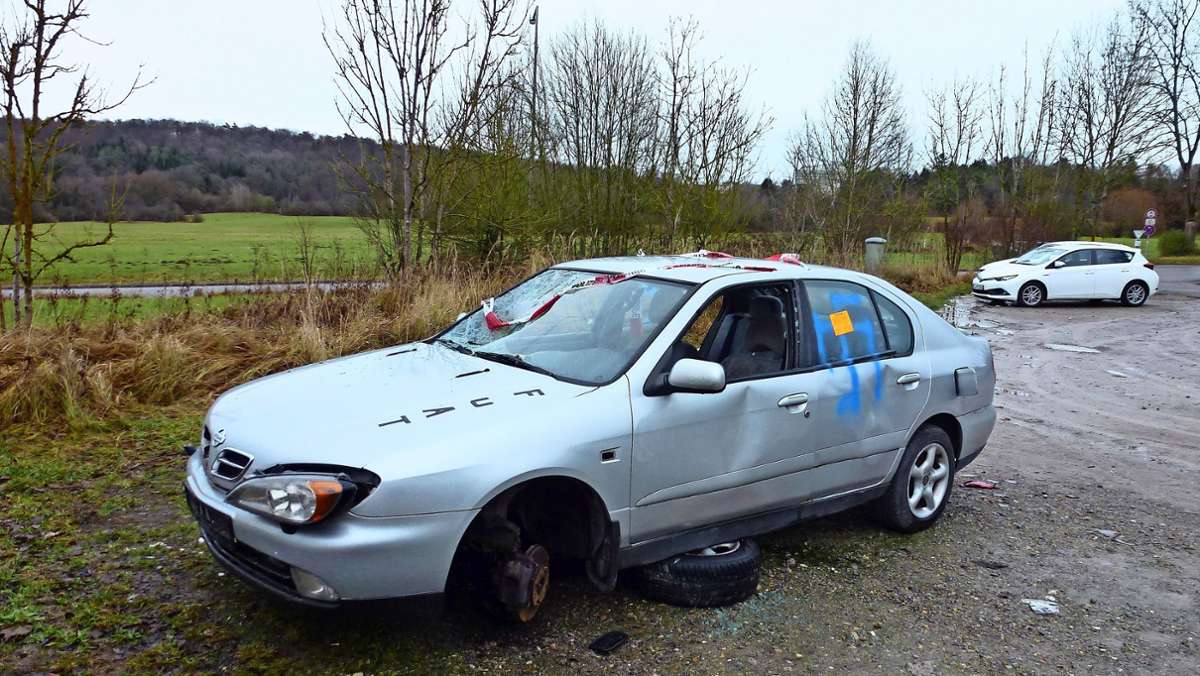 Vandalismus in S-Büsnau: Auto mit Hakenkreuz ruft Polizei auf den Plan