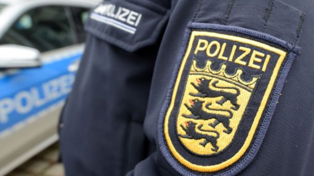 Blaulicht aus der Region Stuttgart: Betrunkener Fahrer landet auf Streifenwagen