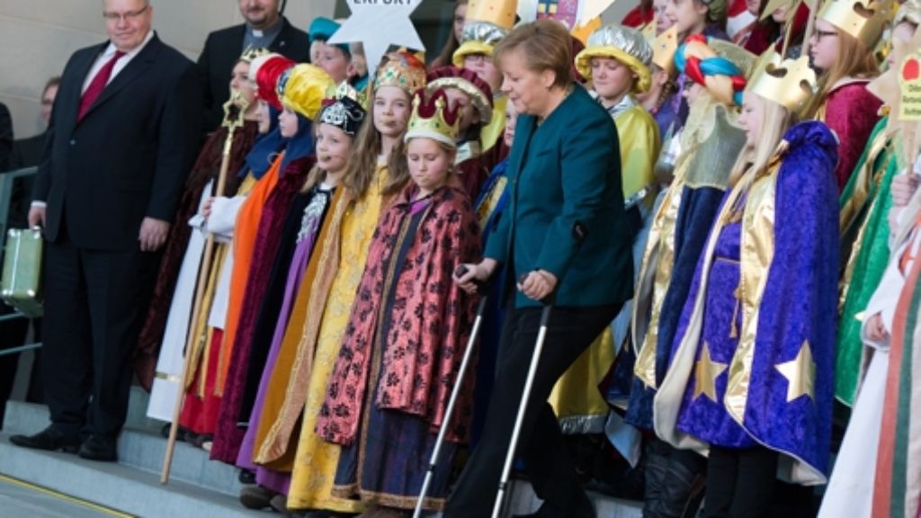 Angela Merkel: Sternsinger-Empfang auf Krücken