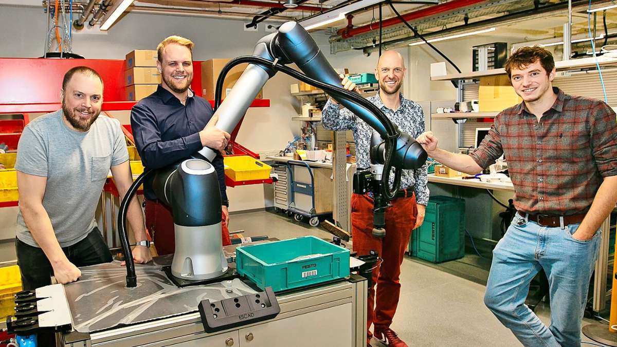 Firma Festo in Esslingen: KI-Roboter so raffiniert  wie Edward mit den Scherenhänden