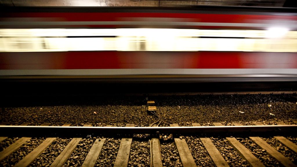 Verdächtiger Gegenstand in S60 entdeckt: Bahnhof Böblingen gesperrt, S-Bahn evakuiert