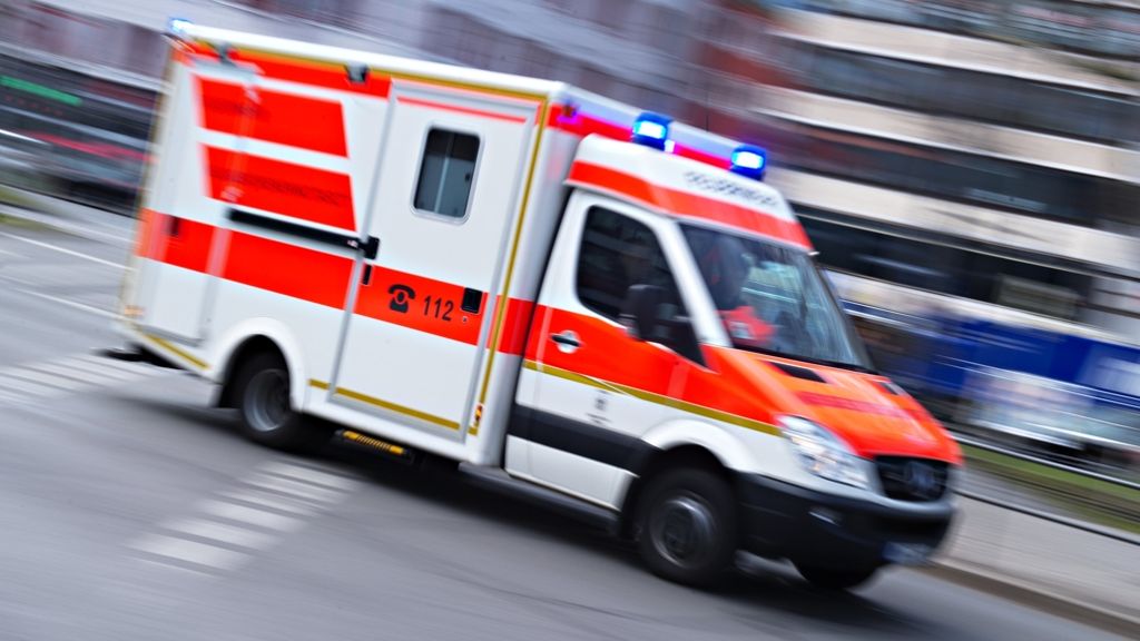Unfall in Göppingen: Fahrerin bei Überschlag schwer verletzt