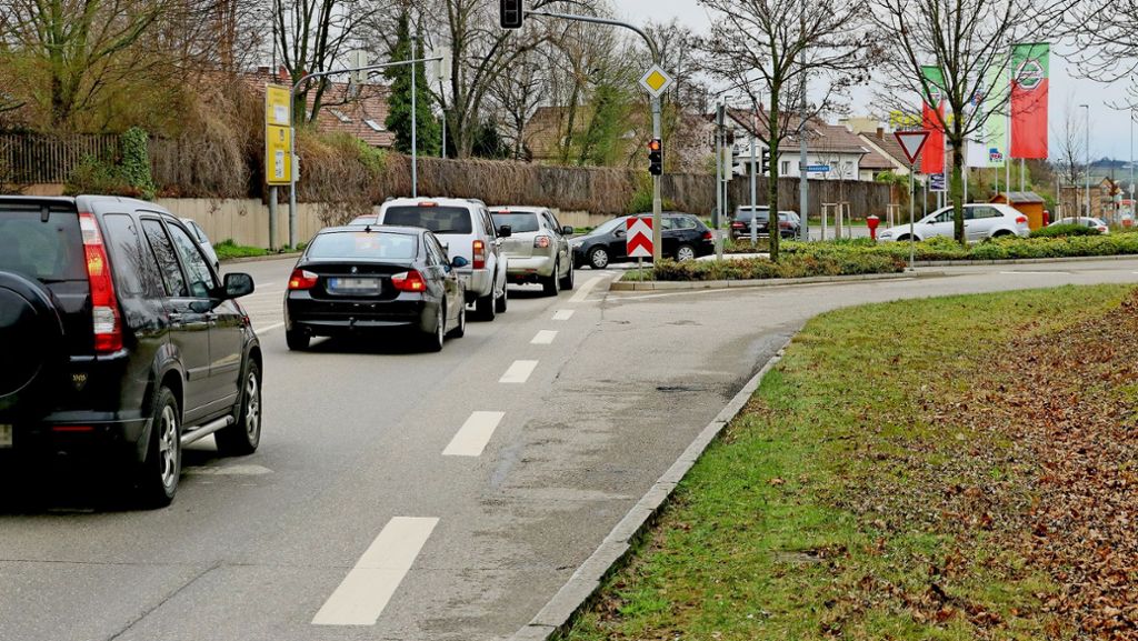 Diskussion in Ditzingen: Ein Fahrstreifen mehr soll den Stau vermeiden
