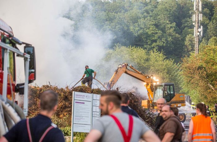 Oberstenfeld im Kreis Ludwigsburg: Häckselplatz brennt stundenlang