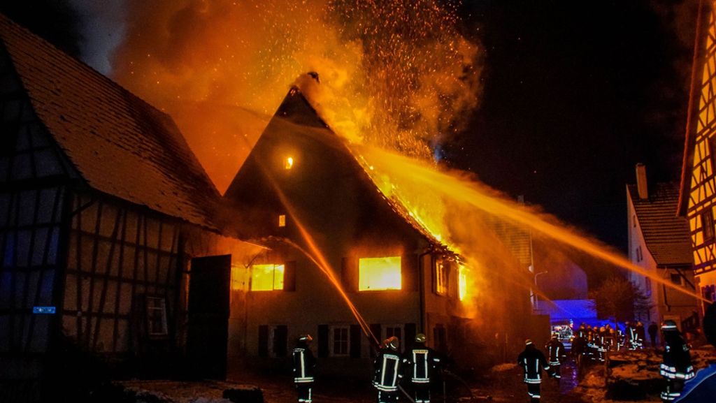 Sulz am Neckar: Zwei Schwerverletzte bei Brand in Bauernhaus