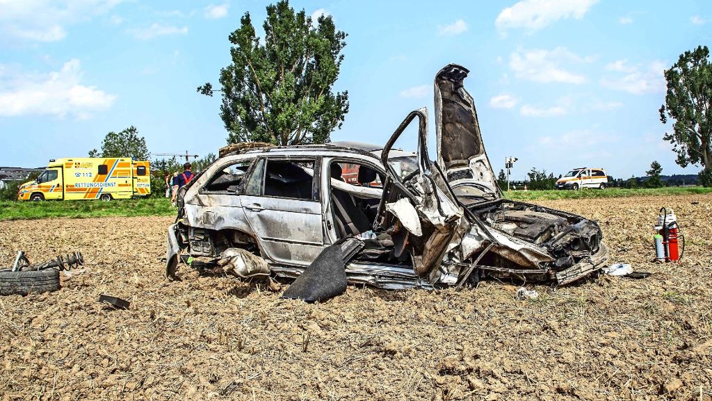 Renningen: Schwerer Unfall: BMW-Fahrer kommt von der Fahrbahn ab