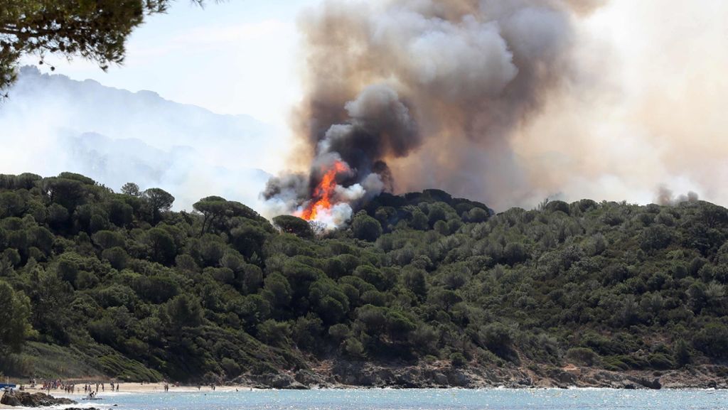 Südfrankreich: Hunderte Feuerwehrleute kämpfen gegen Waldbrände