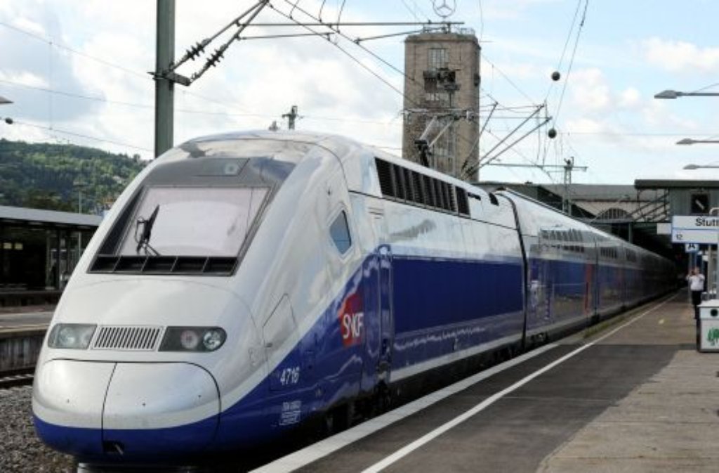 Der doppelstöckige TGV Euroduplex ist am Dienstag zum ersten Mal am Stuttgarter Hauptbahnhof eingefahren.