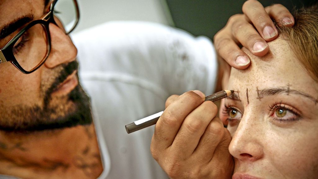 Trends bei Augenbrauen: Feilen  am  perfekten    Rahmen des  Gesichts