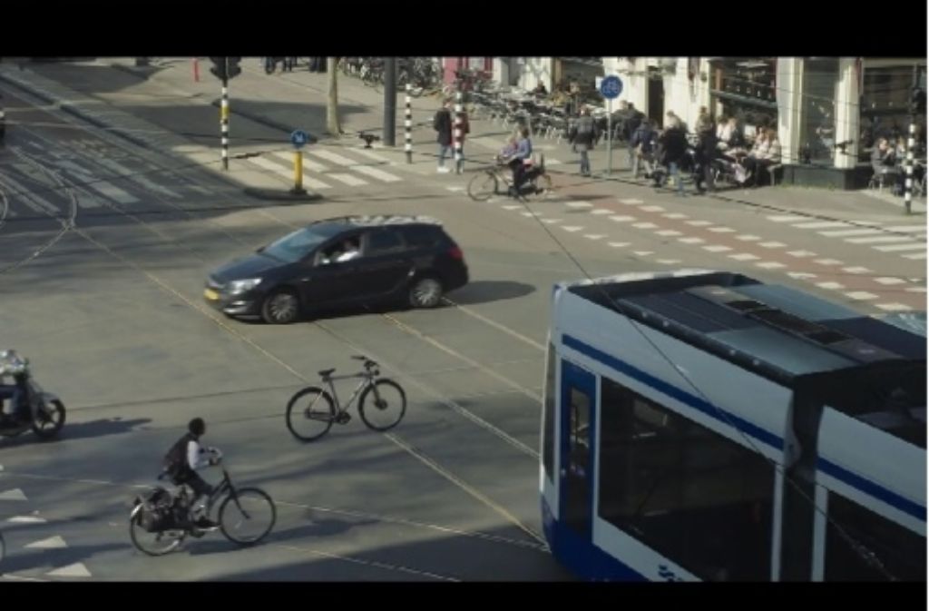 In den Niederlanden fahren die Fahrräder ab jetzt angeblich autonom – möglich macht das Googles neueste Entwicklung, genannt „self-driving bicycle“. Das dazugehörige YouTube Video finden Sie hier: https://www.youtube.com/watch?v=LSZPNwZex9s