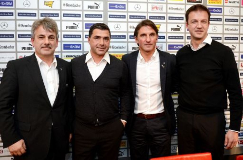 Dass Mäuser sowohl Sportdirektor Fredi Bobic (rechts) als auch Trainer Bruno Labbadia langfristig an den VfB bindet, kann die Situation nicht dauerhaft befrieden.