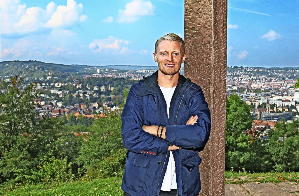 Andreas Beck, Spieler des VfB Stuttgart: „Heimat hat für mich weniger mit einem konkreten Ort zu tun. Heimat ist für mich ein Gefühl. Das ich dort habe, wo Vergangenheit und Gegenwart Hand in Hand gehen – und wo ich Menschen treffe, die mir wichtig sind.“