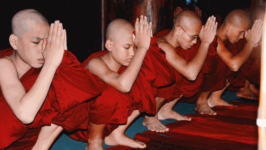 Myanmar: Auch Buddha muss Zähne putzen