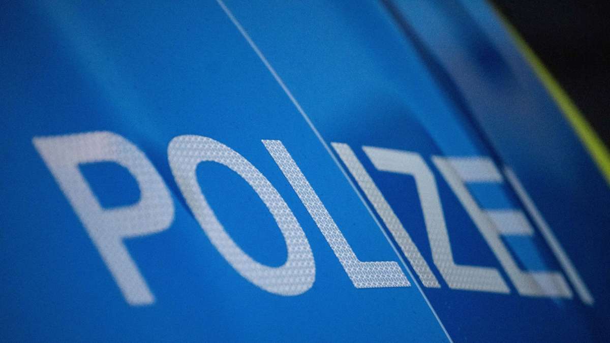 Mindestens 1000 Euro Schaden: Auto fährt in Altdorf gegen Mauer