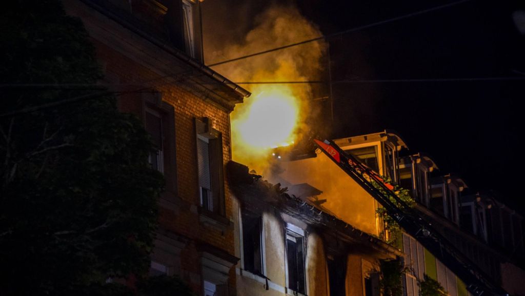 Karlsruhe: Wohnung brennt komplett aus – zwei Verletzte