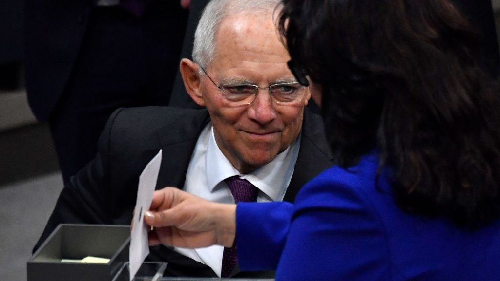 Konstituierende Sitzung: Schäuble zum Bundestagspräsidenten gewählt
