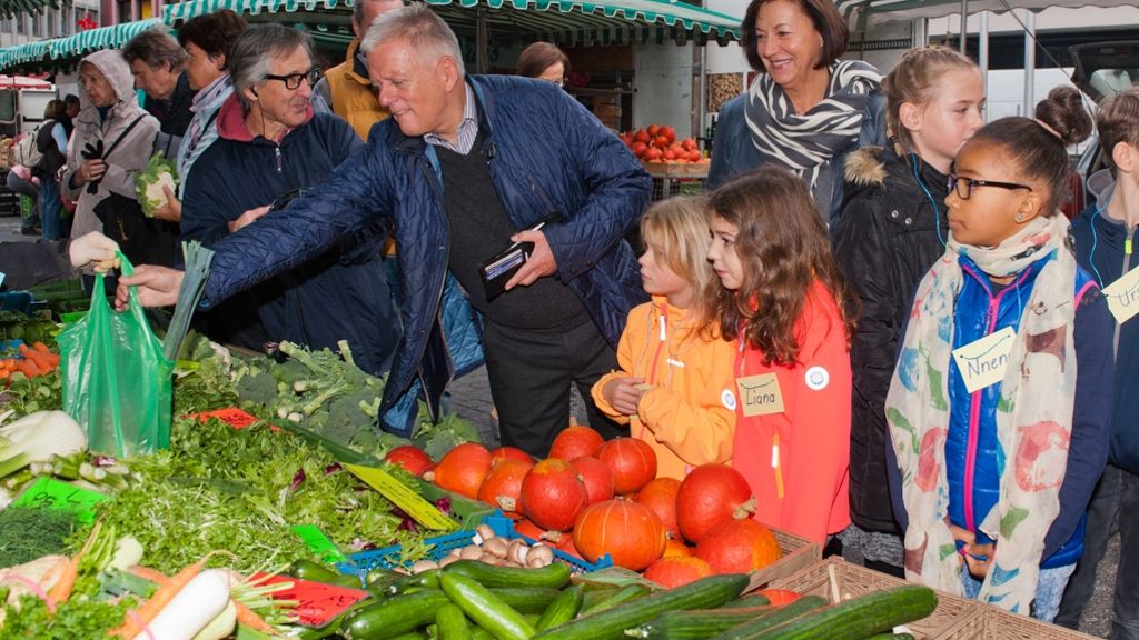 Stuttgart: Richtig Gemüse einkaufen mit Fritz Kuhn
