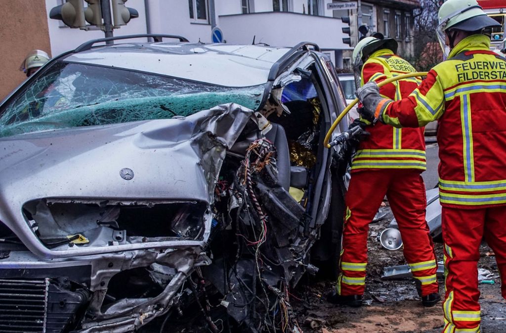 Bei diesem Unfall in Filderstadt-Sielmingen hatte der Fahrer keine Chance.
