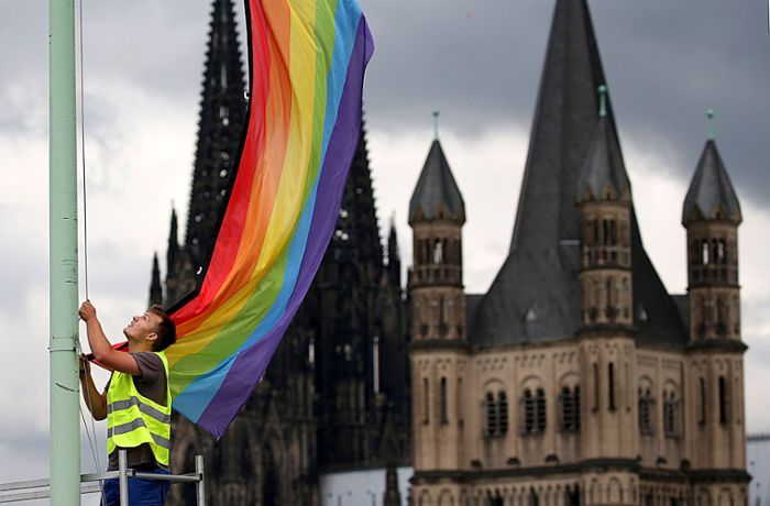 Diskriminierung in der Kirche: 125 Mitarbeiter  der katholischen Kirche outen sich als queer