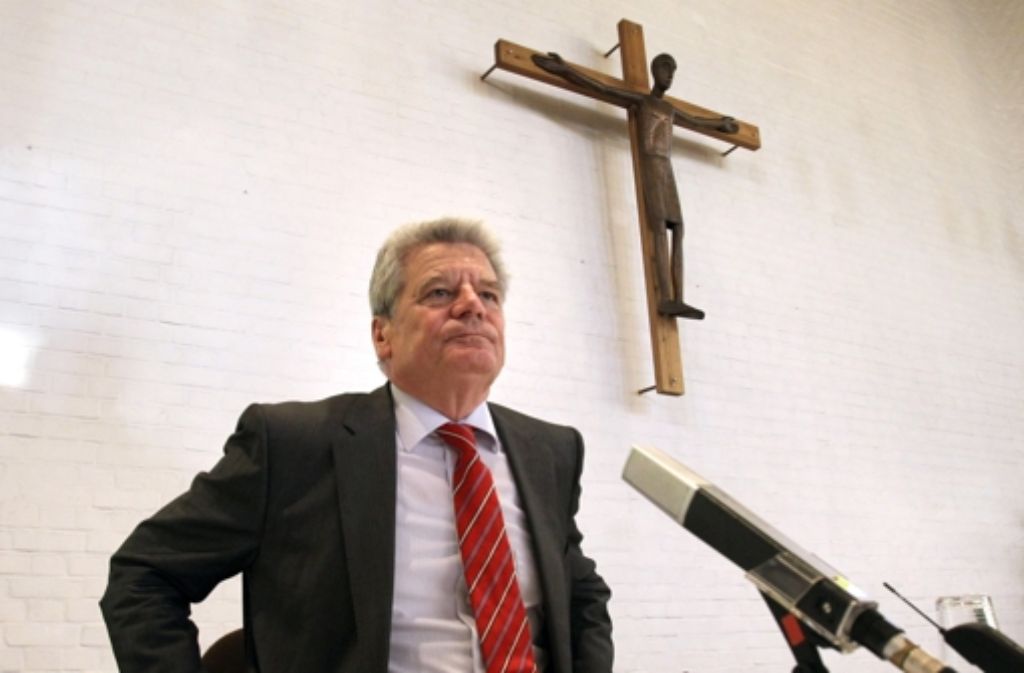 Von 1958 bis 1965 studiert der junge Gauck evangelische Theologie.