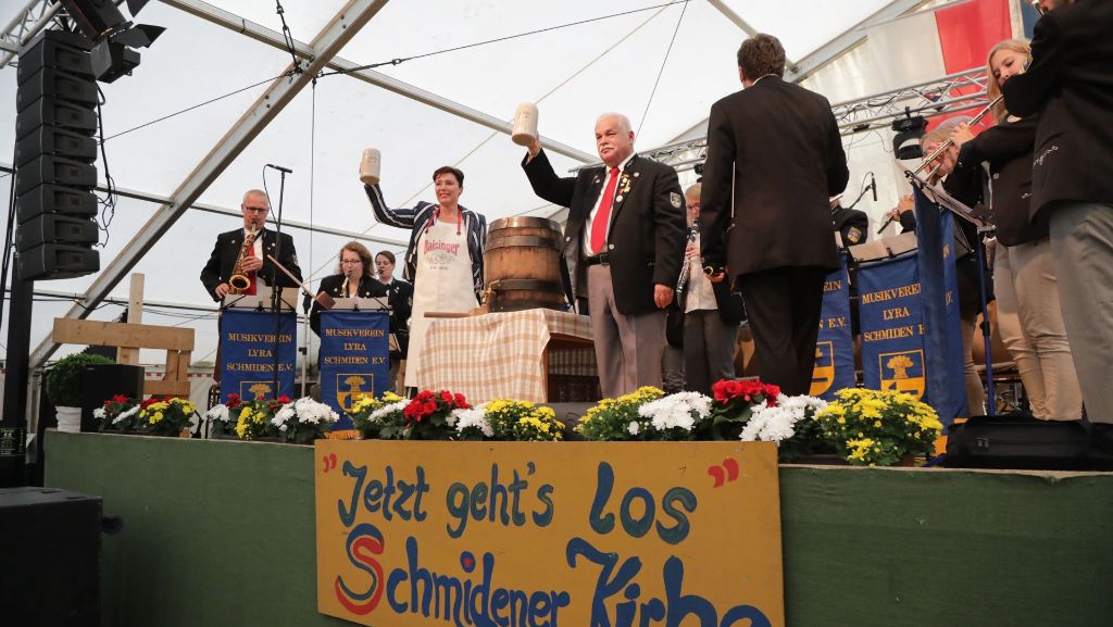 Traditionsfest in Schmiden: Kirbe-Maßarbeit mit Hammer und Taktstock
